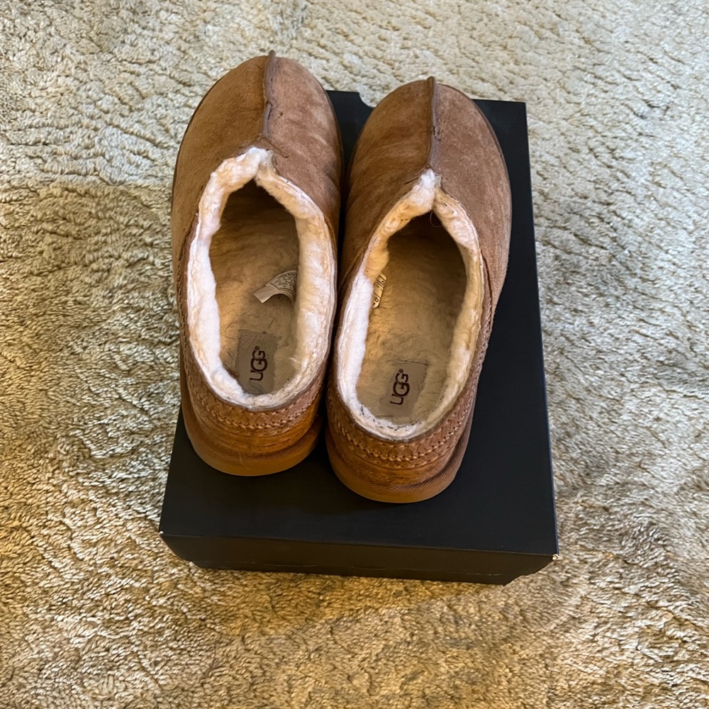 UGG Slippers - Picture 3 of 4